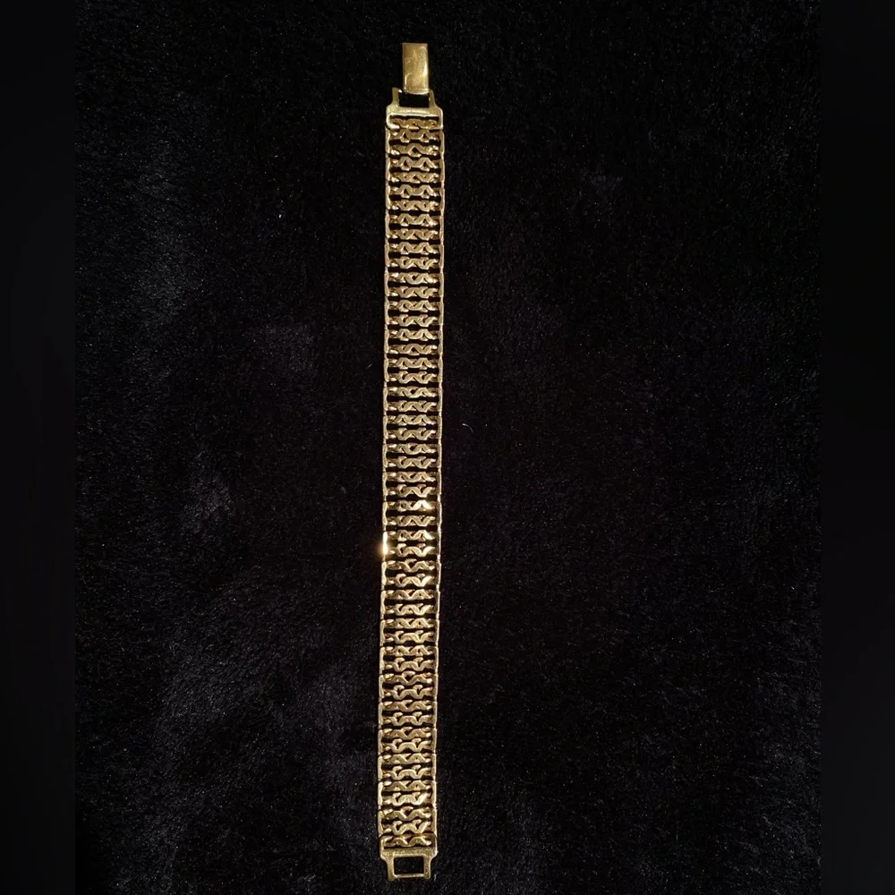 Monet Gold color lattice design bracelet - Picture 2 of 3